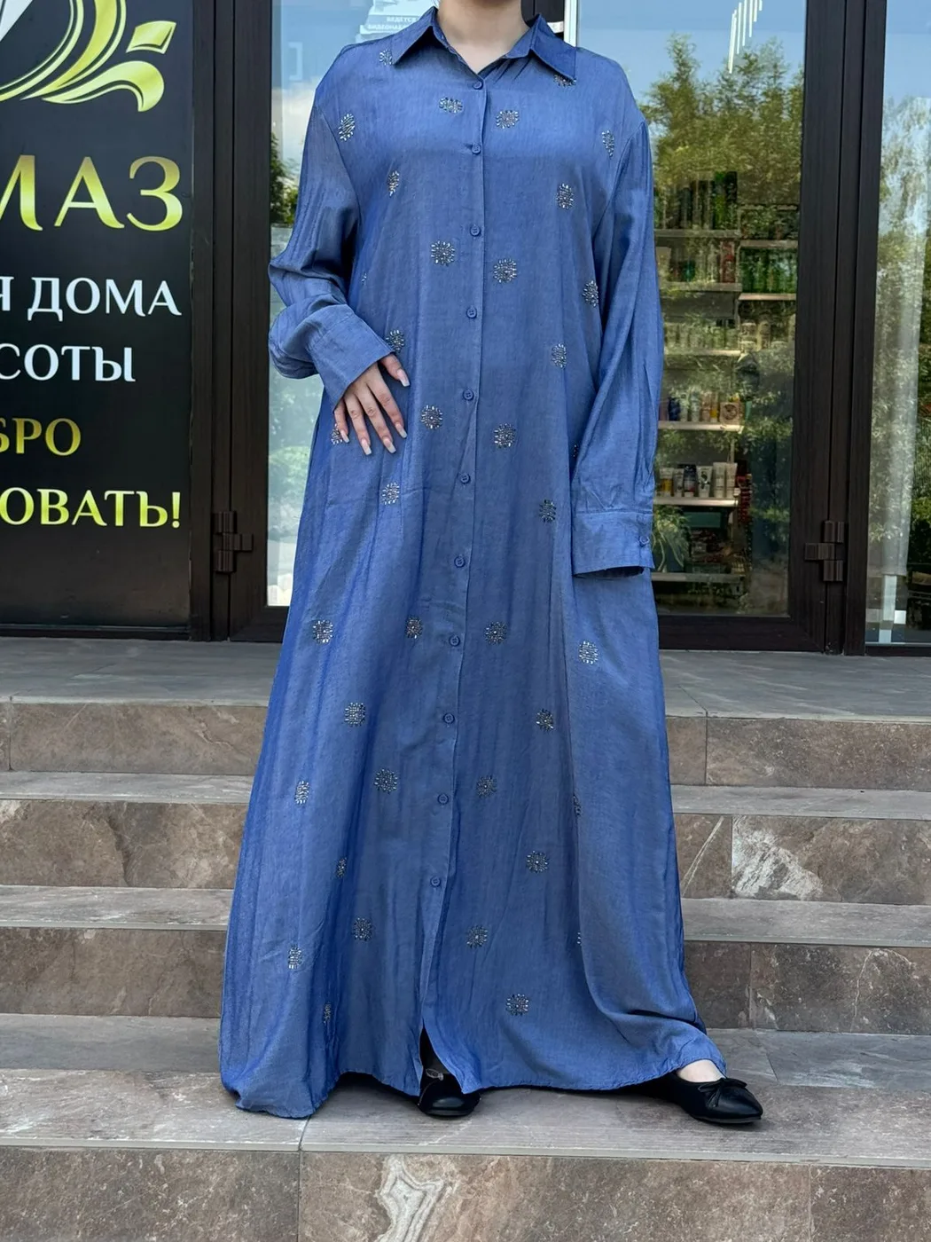 Платье длинное из купра-джинса с нашивкой из страз