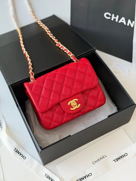 Chanel Сумочка Chanel стеганная на цепочке
