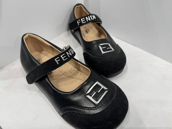 Fendi Туфли для девочки кожан.Fendi