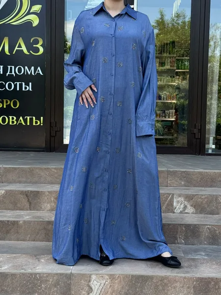 Платье длинное из купра-джинса с нашивкой из страз